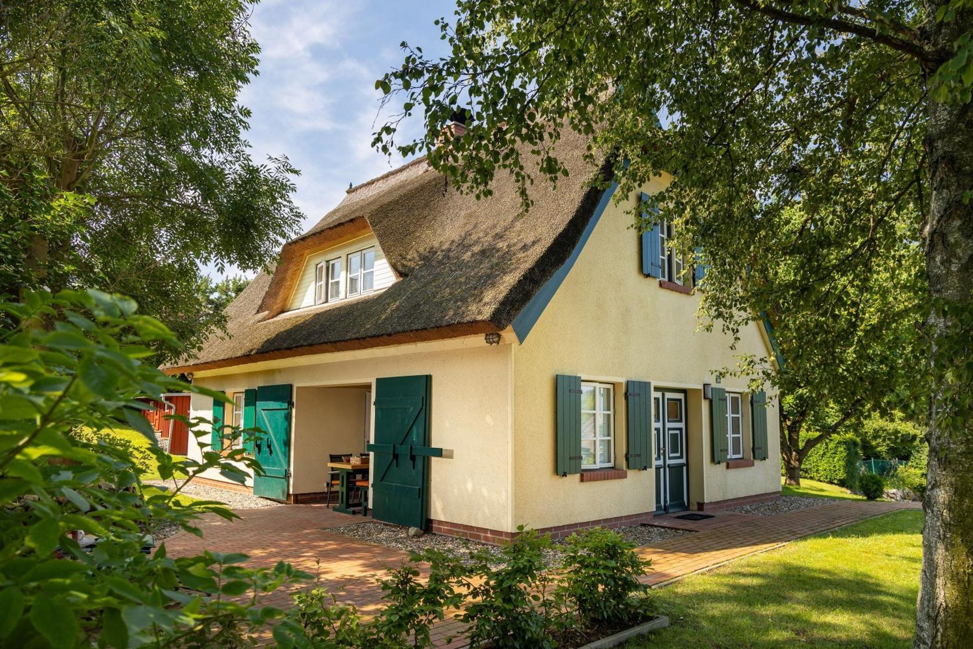 Ferienhaus Preetz 1A - Idylle Unter Reet Burtevitz Exterior photo